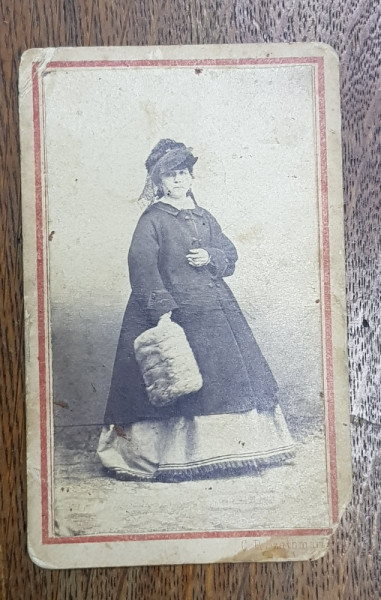CHARLES SZATHMARI , BUCURESTI , DOAMNA CU MANSON DE BLANA , FOTOGRAFIE TIP CDV , SEC. XIX