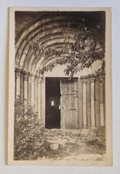 CISNADIOARA, INTRARE IN BISERICA , FOTO. ORIG. E. FISCHER , TIP CARTE POSTALA