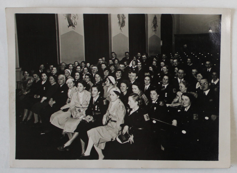 COMANDANTE DE  STRAJERI  ROMANE , IN SALA DE SPECTACOLE , PRAGA , FOTOGRAFIE INTERBELICA