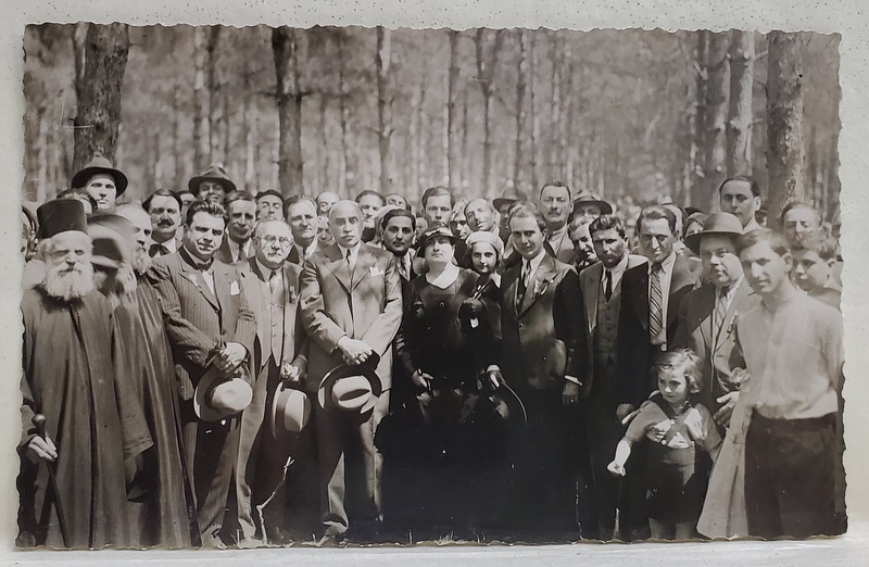 CONSTANTIN I. ANGELESCU , FOST PRIM - MINISTRU , FOTOGRAFIE DE GRUP LA MARGINEA UNEI PADURI , TIP CARTE POSTALA , ANII '30