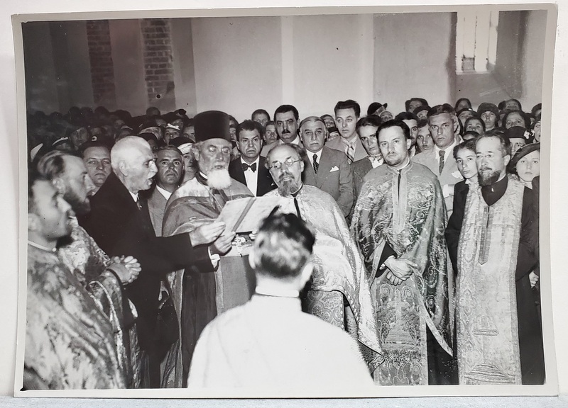 CONSTANTIN I. ANGELESCU , PRIM MINISTRU AL ROMANIEI , FOTOGRAFIE DE GRUP CU SOBOR DE PREOTI SI MIRENI  , ANII  '30