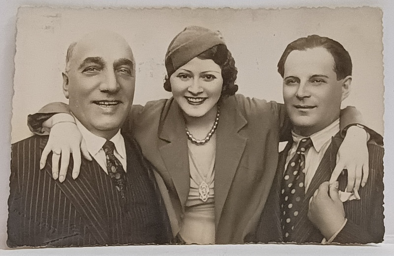CONSTANTIN TANASE CU DOI COLEGI , STUDIO BARNOSCHI , BUCURESTI , FOTOGRAFIE FORMAT CARTE POSTALA , INTERBELICA