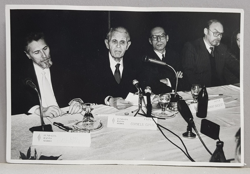 CORNELIU COPOSU , EMIL CONSTANTINESCU , GHEORGHE CEAUSESCU , LA O CONFERINTA A FUNDATIEI HANNS SEIDEL , FOTOGRAFIE MONOCROMA , PE HARTIE LUCIOASA , ANII '90