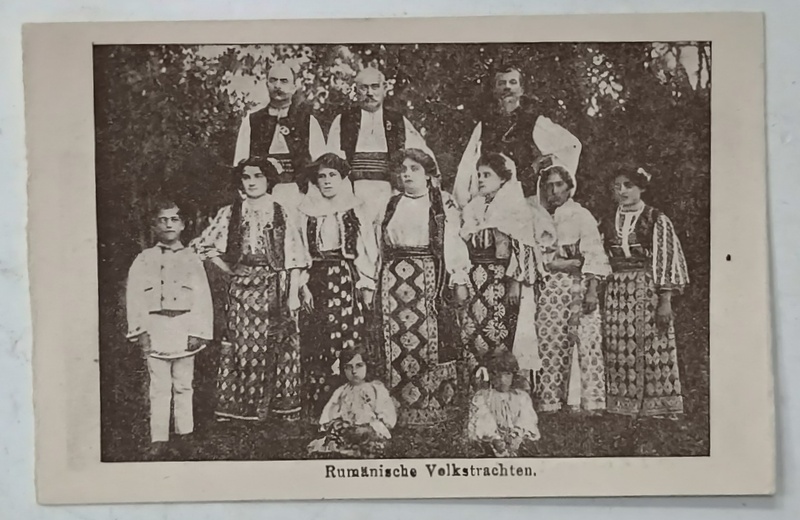 COSTUME POPULARE ROMANESTI , FOTOGRAFIE DE GRUP , FORMAT CARTE POSTALA , 1917