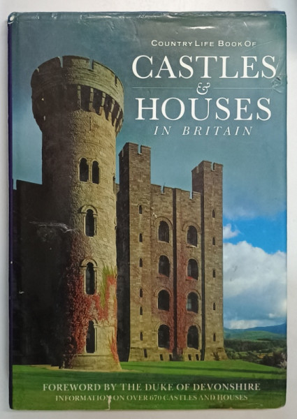 COUNTRY LIF BOOK OF CASTLES and HOUSES IN BRITAIN by PETER FURTADO ...PAUL PETIT , 1986