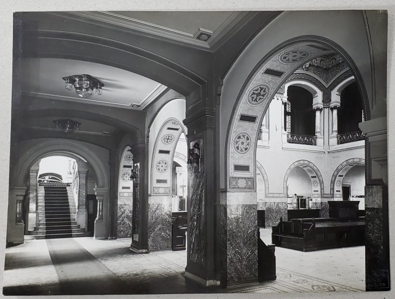CRAIOVA , PALATUL BANCA COMERTULUI , ARHITECTI ION MINCU si CONSTANTIN IOTZU , FOTOGRAFE CU ARCADELE  SALII CENTRALE  , INTERBELICA