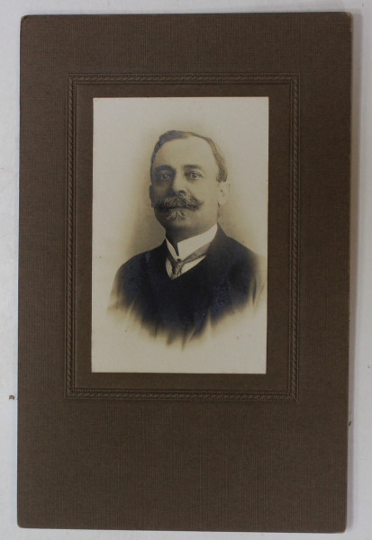 CRAIOVA , PICTORUL FRANCISC  TRIBALSKI ( 1863 - 1934 ) ? , FOTOGRAFIE CABINET , EMBOSATA , INCEPUTUL SEC. XX