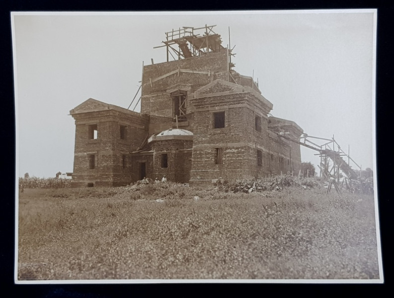 CREMATORIUL  ' CENUSA  ' DIN STRADA SERBAN VODA  - ACTUAL PARCUL TINERETULUI  - BUCURESTI , IN TIMPUL CONSTRUCTIEI , 1925 - 1926