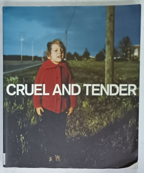 CRUEL AND TENDER , THE REAL IN THE TWENTIETH - CENTURY PHOTOGRAPH , edited by EMMA DEXTER and THOMAS WESKI , ALBUM DE FOTOGRAFIE , 2004 , PREZINTA URME DE UZURA