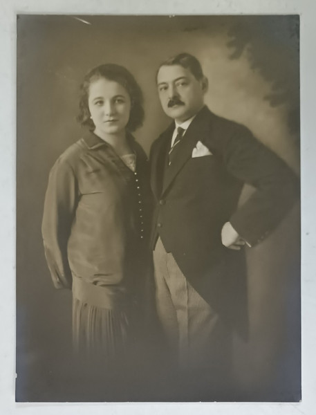 CUPLU IN STUDIO , FOTOGRAFIE , PERIOADA INTERBELICA