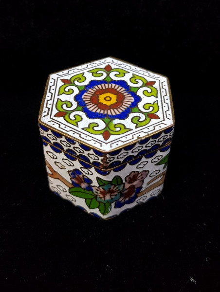 CUTIUTA HEXAGONALA , CLOISONNE , CHINA , SECOL XX