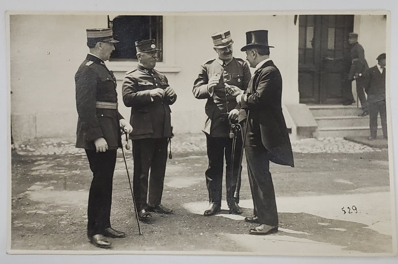 D- NUL LUPU , GENERALII NICOLEANU ,  RASOVICEANU si BRIT , FOTOGRAFIE IN EXTERIOR , FORMAT CARTE POSTALA , PERIOADA INTERBELICA