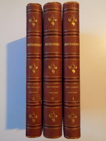 DE L'ESPRIT DES LOIS PAR MONTESQUIEU PRECEDE DE L'ANALYSE DE CET OUVRAGE PAR D ' ALEMBERT , VOL I - III , PARIS 1838