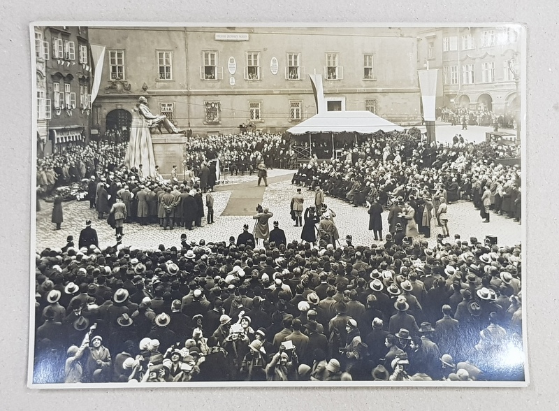 DEZVELIREA UNUI MONUMENT LA PRAGA , ADUNARE POPULARA , FOTOGRAFIE MONOCROMA , PE HRATIE LUCIOASA , PERIOADA INTERBELICA