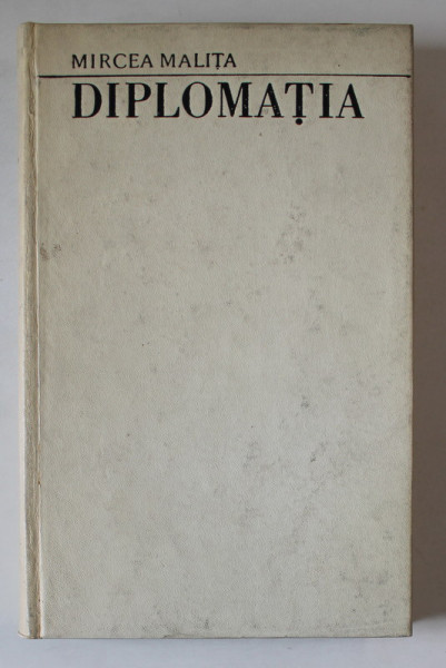DIPLOMATIA , SCOLI SI INSTITUTII  de MIRCEA MALITA , 1970 , CONTINE DEDICATIE PENTRU ACAD. COSTIN MURGESCU *