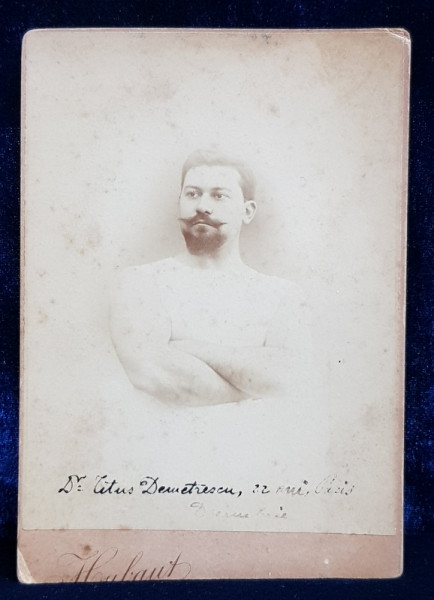 DOCTORUL TITUS DEMETRESCU , FOTOGRAFIE TIP CABINET , ATELIERUL HUBAUT PARIS , LIPITA PE CARTON , DATATA DECEMBRIE 1894