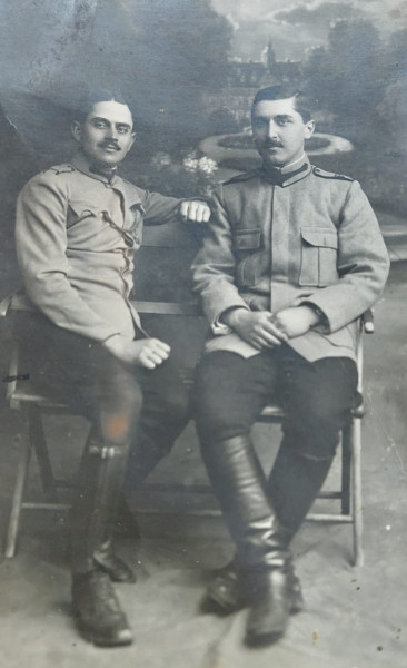 DOI MILITARI ROMANI IN UNIFORMA , FOTOGRAFIE IN STUDIO , CARTE POSTALA , 1917