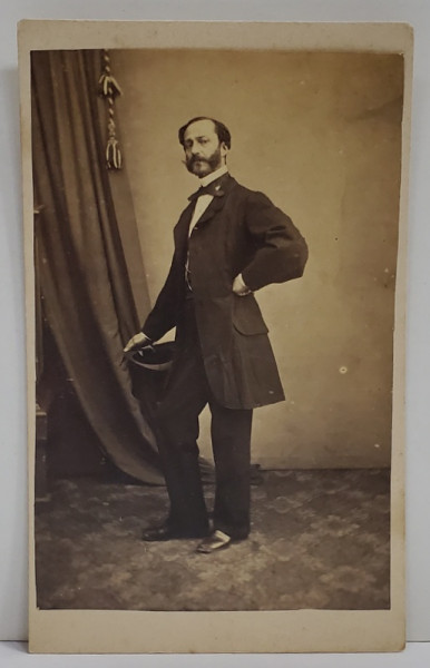 DOMN CU REDINGOTA SI JOBEN , FOTOGRAFIE C.D.V. , SFARSITUL SEC. XIX
