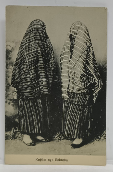 DOUA TINERE DIN SHKODRA , ALBANIA , ACOPERITE INTEGRAL , COSTUM TRADITIONAL , CARTE POSTALA ILUSTRATA , INCEPUTUL SEC. XX