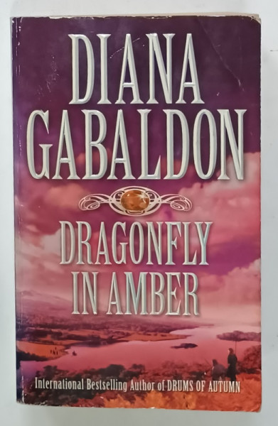 DRAGONFLY IN AMBER by DIANA GABALDON , 1994