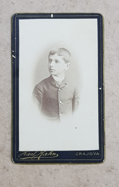 ELEV POZAND IN STUDIO , FOTOGRAFIE TIP C.D.V. , STUDIO KARL HAHN , CRAIOVA , PE CARTON , CCA. 1900