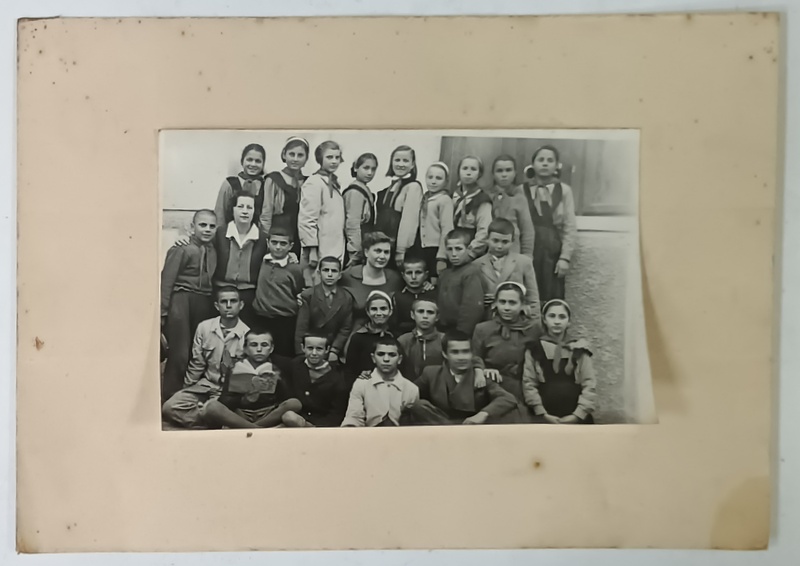 ELEVI SI PROFESORI , SCOALA NR. 66 , PANTELIMON , FOTOGRAFIE DE GRUP