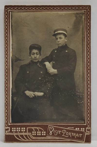 ELEVII MARCEL RUSSU si ALFRED MARCU ( CRAIOVA ? )  , POZA IN STUDIO , FOTOGRAFIE C.D.V. , SFARSIT DE SEC. XIX