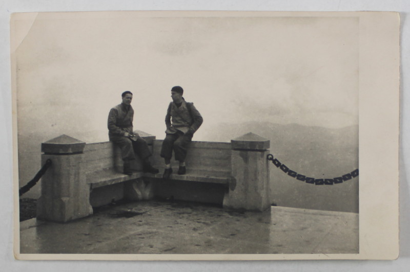 EXCURSIONISTI LA MUNTE , FOTOGRAFIE , DATATA 1936