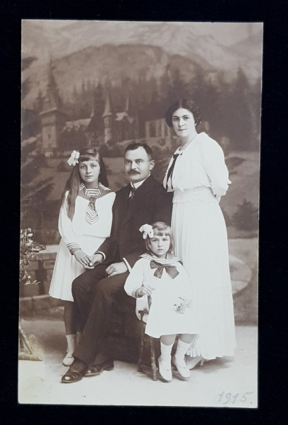 FAMILIA R. PAULY , FOTOGRAFIE IN STUDIO , ATELIERUL A. DUSCHEK , SINAIA , TIP CARTE POSTALA , MONOCROMA, NECIRCULATA , PERIOADA INTERBELICA