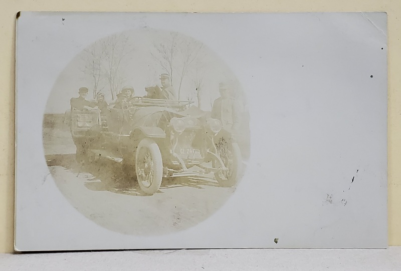 FAMILIA UNUI OFITER IN AUTOMOBIL DE EPOCA , GALATI , HANU CONACHI , FOTOGRAFIE IN MEDALION , TIP CARTE POSTALA , 1915