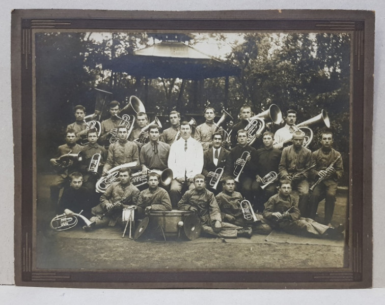 FANFARA FORMATA DIN ELEVI , POZA DE GRUP , PERIOADA INTERBELICA