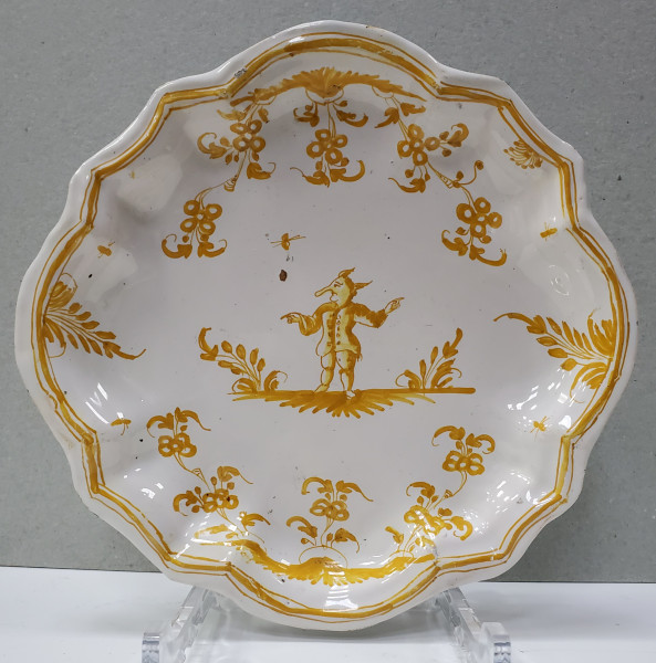 Farfurie decorativa din ceramica,Moustiers ,Franta Sfarsit de secol 18