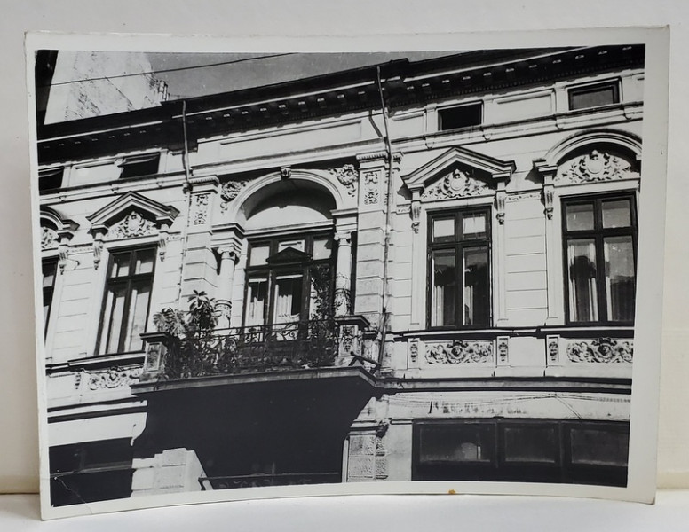 FATADA CU BALCON , STRADA COVACI NR. 11 , BUCURESTI , FOTOGRAFIE ANII '60 - 70