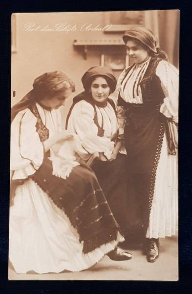 FEMEI IN PORT POPULAR DIN SALISTE ARDEAL , FOTOGRAFIE TIP CARTE POSTALA , INTERBELICA