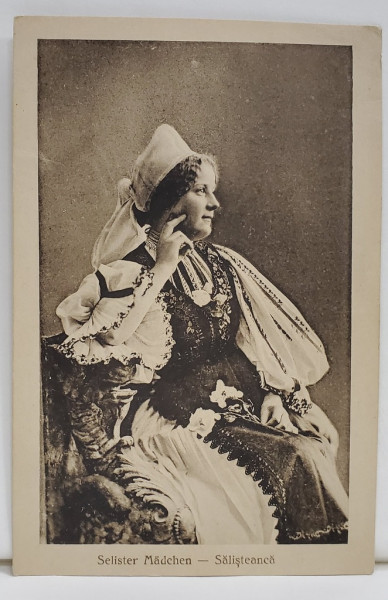 FEMEIE DIN SALISTE/ SELISTE MADCHEN   IN COSTUM POPULAR , FOTOGRAF EMIL FISCHER , SIBIU , TIP CARTE POSTALA , INTERBELICA