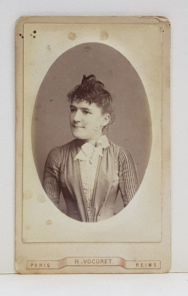 FEMEIE , PORTRET IN MEDALION , FOTOGRAFIE TIP C.D.V. , SEC. XIX