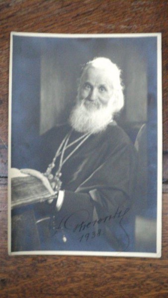 Foto Episcopul Constantei Gherontie cu semnatura