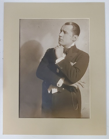 FOTO JULIETTA , BARITONUL JEAN ATHANASIU ( 1885- 1938 ) , FOTOGRAFIE IN STUDIO , INTERBELICA