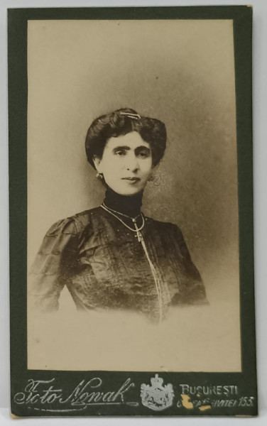 FOTO NOVAK , BUCURESTI , DOAMNA CU COLIER SI ROCHIE NEAGRA M FOTOGRAFIE C.D.V. , CCA. 1900