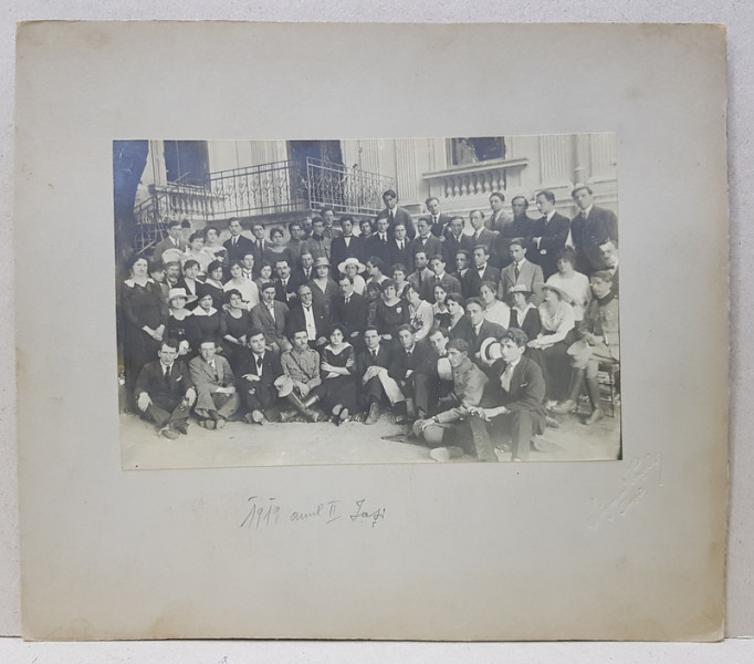 FOTO STUDIO SIEGMUND PACKER , IASI , FOTOGRAFIE DE GRUP CU STUDENTII ANULUI II , DATATA 1919
