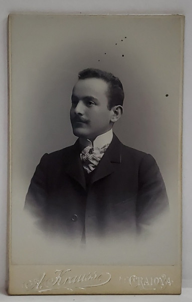 FOTOGRAF A. KRAUSS , CRAIOVA , BARBAT IN STUDIO , FOTOGRAFIE C.D.V., SFARSITUL SEC. XIX