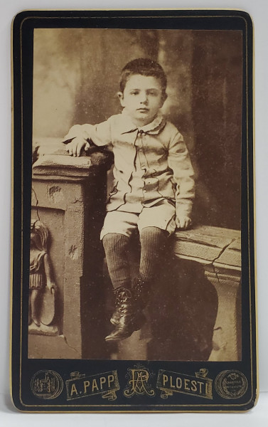 FOTOGRAF A. PAPP , PLOIESTI, BAIETEL IN STUDIO , FOTOGRAFIE C.D.V. , SFARSITUL SEC. XIX