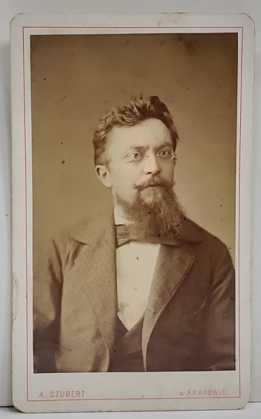 FOTOGRAF A. SZUBERT , KRAKOWIA , BARBAT CU BARBA SI OCHELARI , FOTOGRAFIE C.D.V. , SFARSITUL SEC. XIX