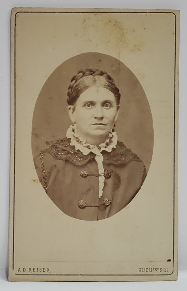 FOTOGRAF A.D REISER , BUCURESTI , DOAMNA CU GULER ALB , FOTOGRAFIE C.D.V. , SFARSITUL SEC. XIX