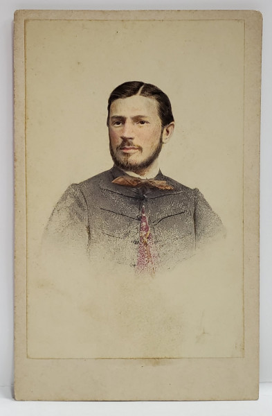 FOTOGRAF ALKER EDE , BUDAVAR , BARBAT CU PAPION , FOTOGRAFIE C.D.V. , COLORIZATA , SFARSITUL SEC. XIX