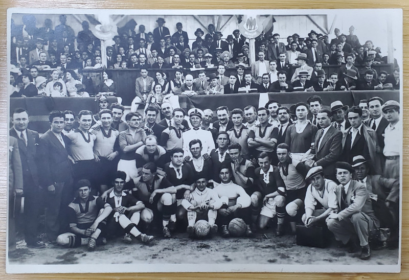 FOTOGRAF ANTON ZAVASAL , CALARASI , FOTOGRAFIE DE GRUP LA SFARSITUL MECIULUI DE FOTBAL INTRE ECHIPE DIN CONSTANTA SI CALARASI , 29 MAI 1932 , TIP CARTE POSTALA , SEMNATA PE VERSO
