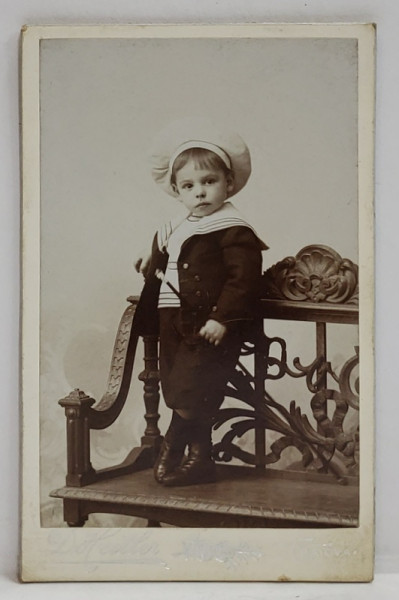 FOTOGRAF D. HEITLER , CRAIOVA , COPIL IN STUDIO , FOTOGRAFIE C.D.V. , 1899