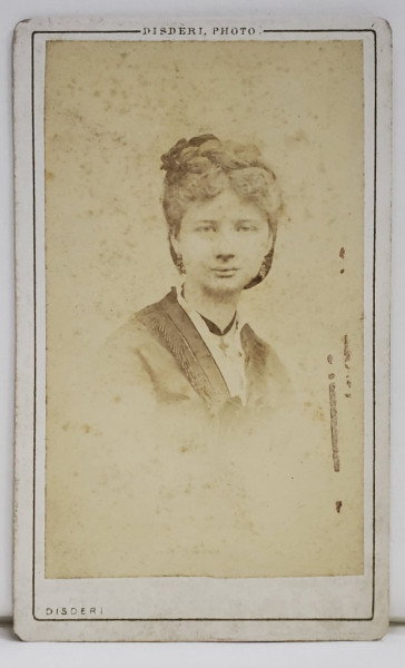 FOTOGRAF DISDERI , PARIS , PORTRETUL UNEI TINERE , FOTOGRAFIE TIP C.D.V. , SFARSITUL SEC. XIX
