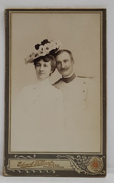 FOTOGRAF EDUARD FELLMER , GIURGIU , OFITER CU SOTIA , IN STUDIO , FOTOGRAFIE C.D.V. , SFARSIT DE SEC. XIX