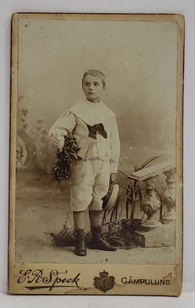 FOTOGRAF E.R. SPEEK , CAMPULUNG ,ELEV CU CUNUNA DE PREMIU ,  FOTOGRAFIE C.D.V , 1899